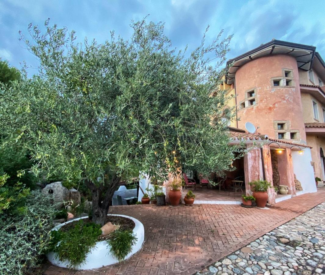 Locanda Tipica Sa Corte Oliena Exteriör bild