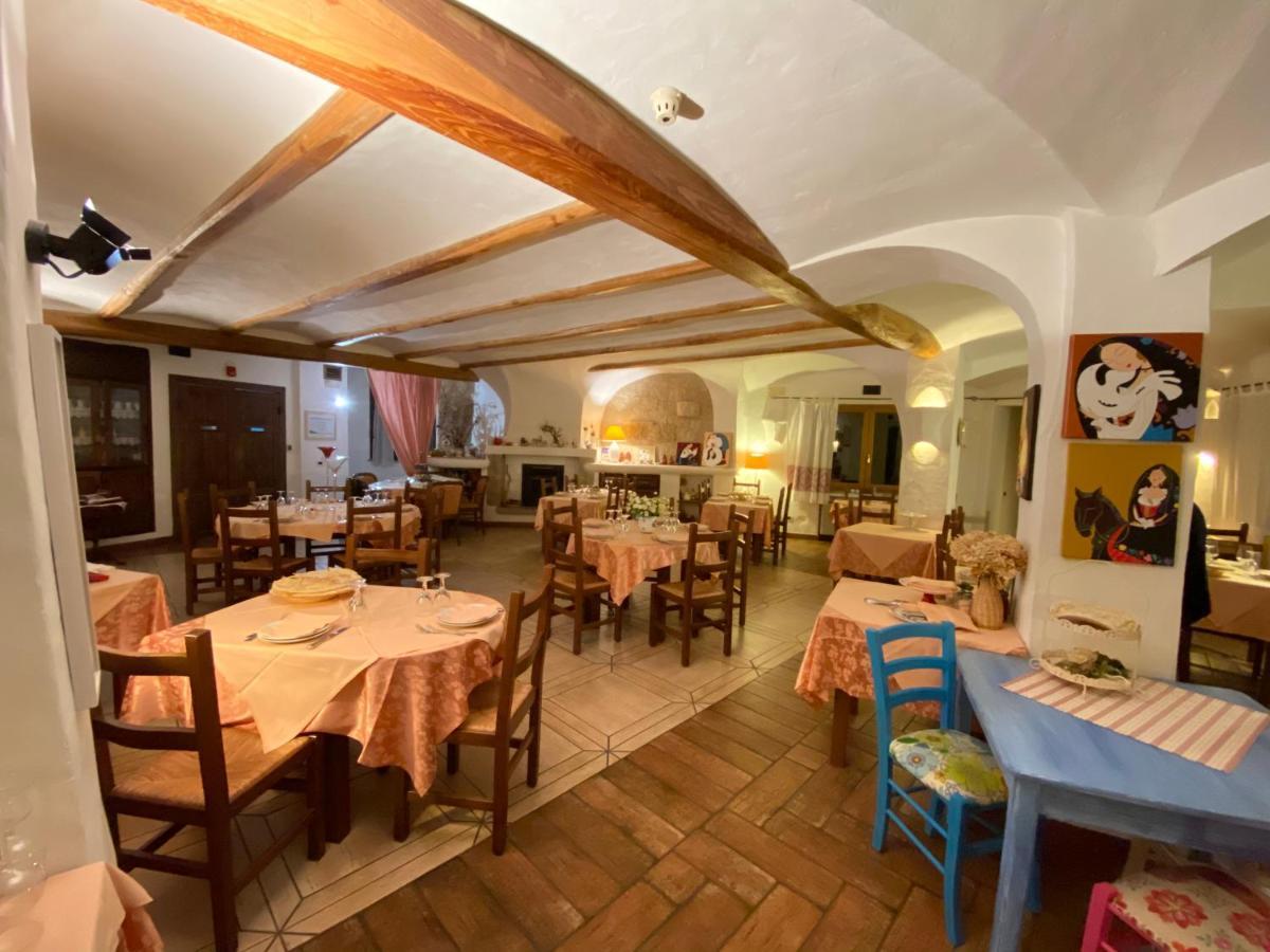 Locanda Tipica Sa Corte Oliena Exteriör bild