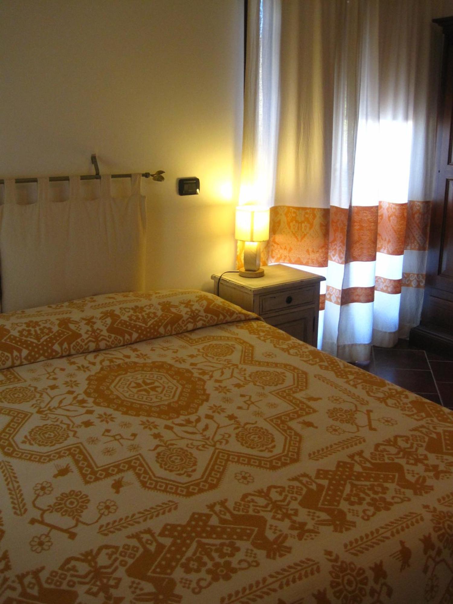 Locanda Tipica Sa Corte Oliena Exteriör bild