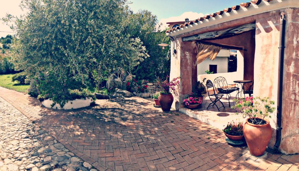 Locanda Tipica Sa Corte Oliena Exteriör bild