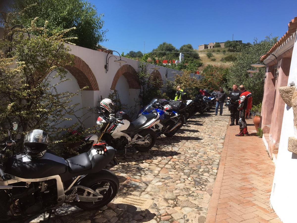 Locanda Tipica Sa Corte Oliena Exteriör bild