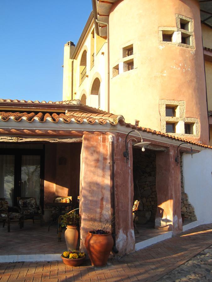 Locanda Tipica Sa Corte Oliena Exteriör bild